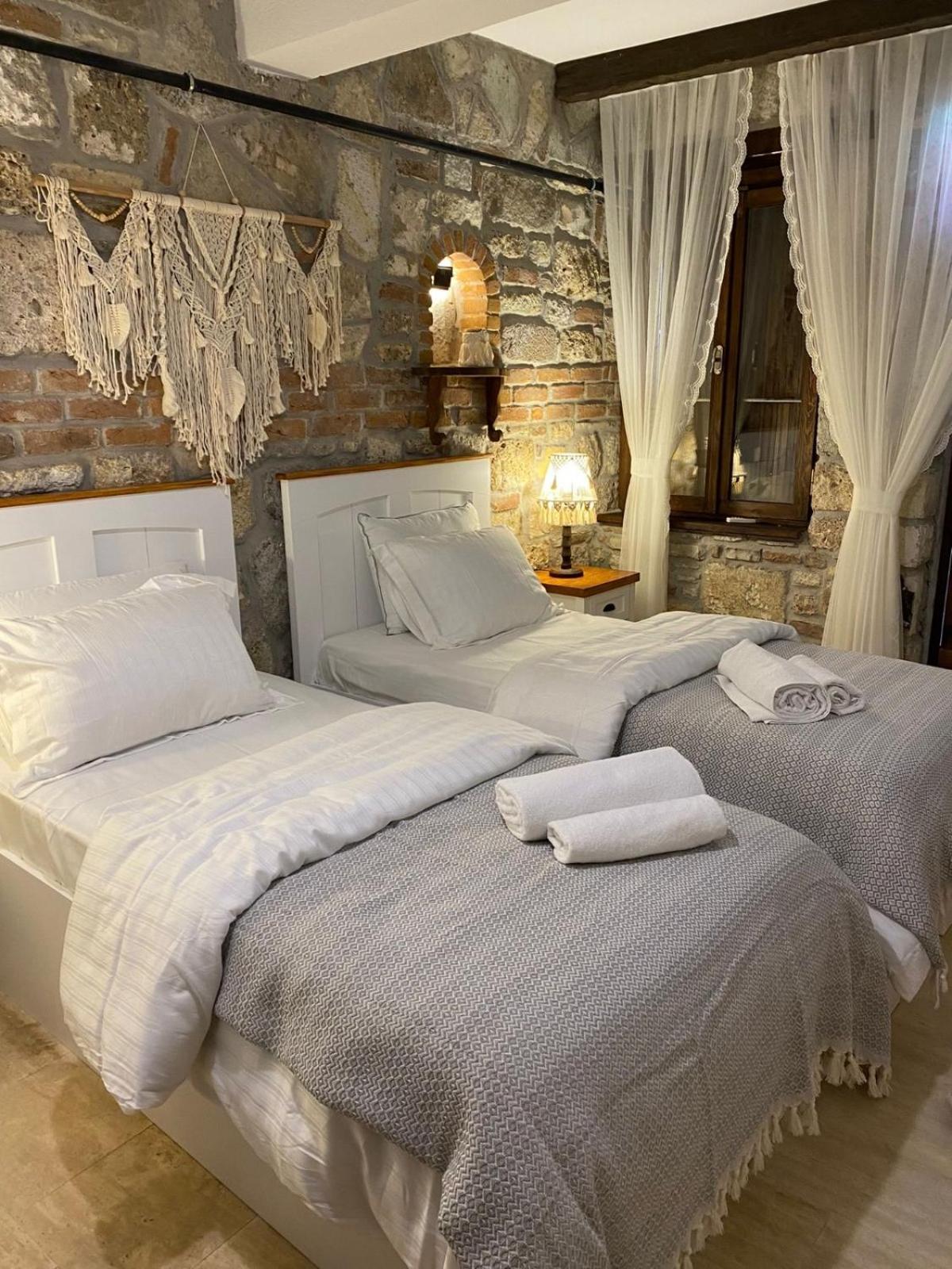 Ionia Liberty Stone Hotel Фоча Екстериор снимка